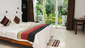 Deluxe Quadruple Room | Premium bedding, individually decorated, individually furnished, desk