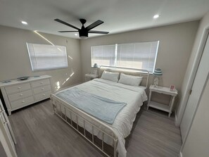 4 bedrooms, iron/ironing board, travel cot, WiFi - 4 bed/ 3 bath Villa Heated Pool (Cape Coral)