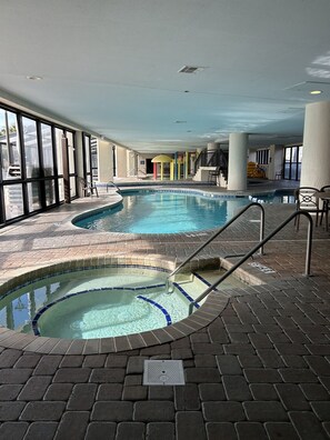 Piscina coperta, una piscina riscaldata