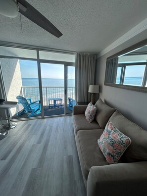 Smart TV, chimenea y videojuegos 