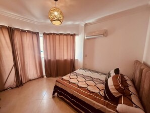 2 soveværelser, sengetøj