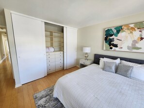 3 habitaciones, tabla de planchar con plancha, wifi y ropa de cama 