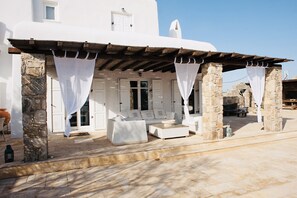 Exterior - Boho 5bed Villa with Pool and Ocean View (Mykonos)