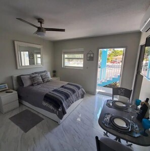1 habitación, wifi y ropa de cama