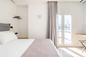 1 quarto, cofres nos quartos, ferros/tábuas de passar roupa