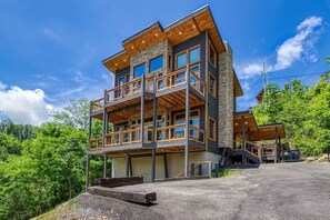 Exterior - Brand New Modern Mountain Chalet (Gatlinburg)