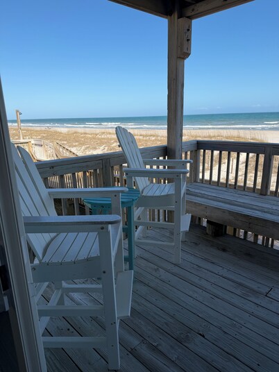 Updated OCEANFRONT Queen's Grant 3 Bedroom-Pool, Boat Ramp, Dock, Sleeper Sofa