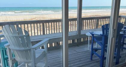 Updated OCEANFRONT Queen's Grant 3 Bedroom-Pool, Boat Ramp, Dock, Sleeper Sofa