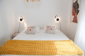 2 habitaciones, tabla de planchar con plancha, cuna de viaje y wifi