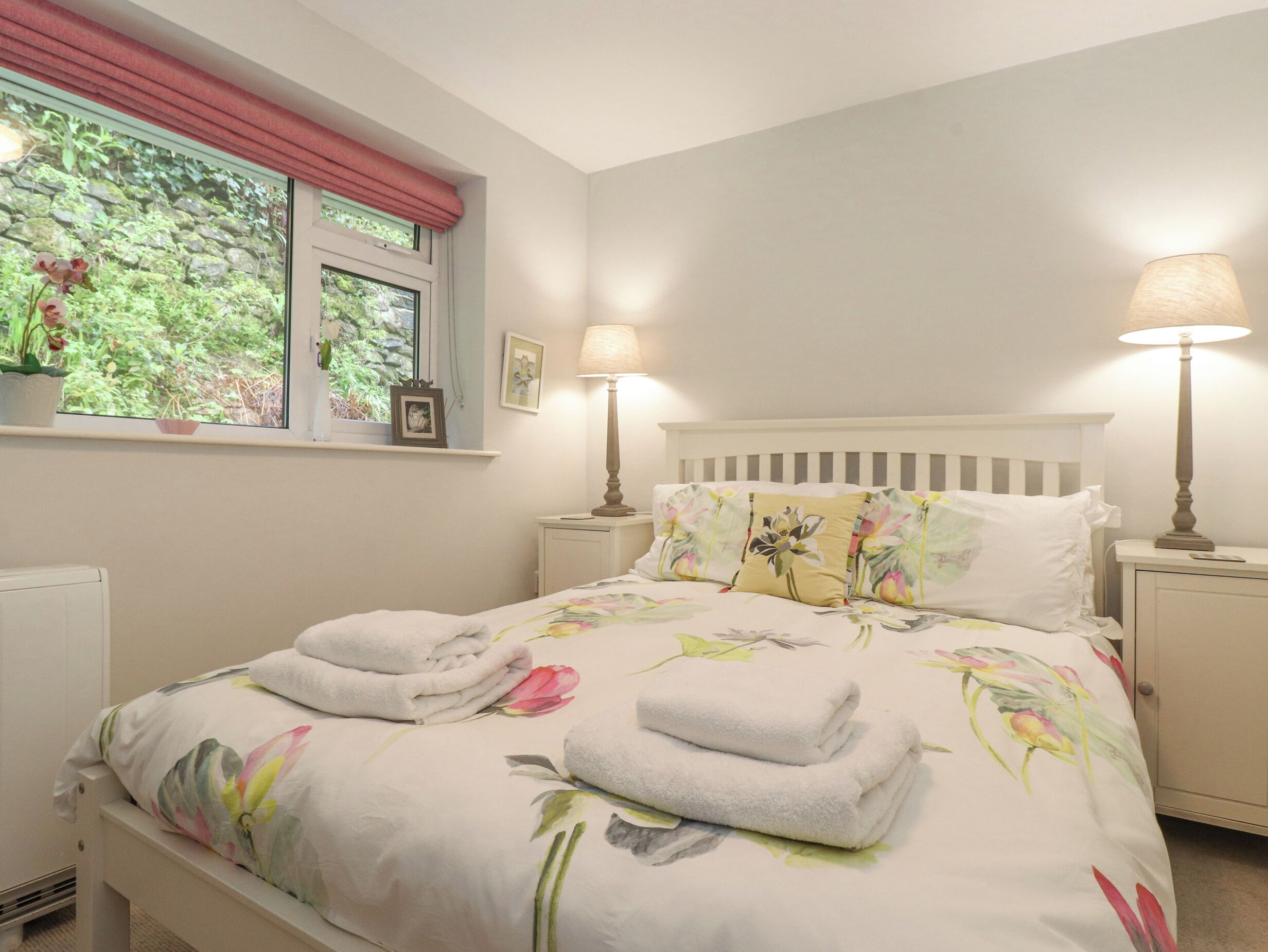 2 bedrooms, individually decorated, individually furnished, free WiFi