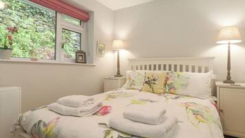 2 bedrooms, individually decorated, individually furnished, free WiFi