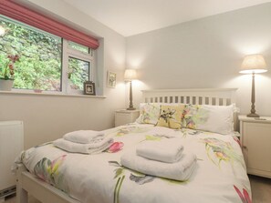 2 bedrooms, individually decorated, individually furnished, free WiFi - T'whit T'woo (Windermere)
