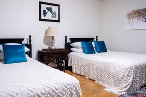 1 chambre, bureau, fer et planche à repasser, Wi-Fi