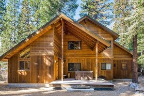 Exterior - North Lake Ski Den! Easy winter driving, Big game room, Hot tub, close to Lake. (Carnelian Bay)