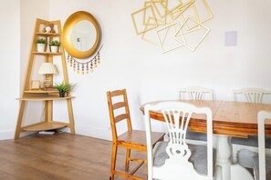 Appartement, 2 lits doubles | Restauration dans la chambre