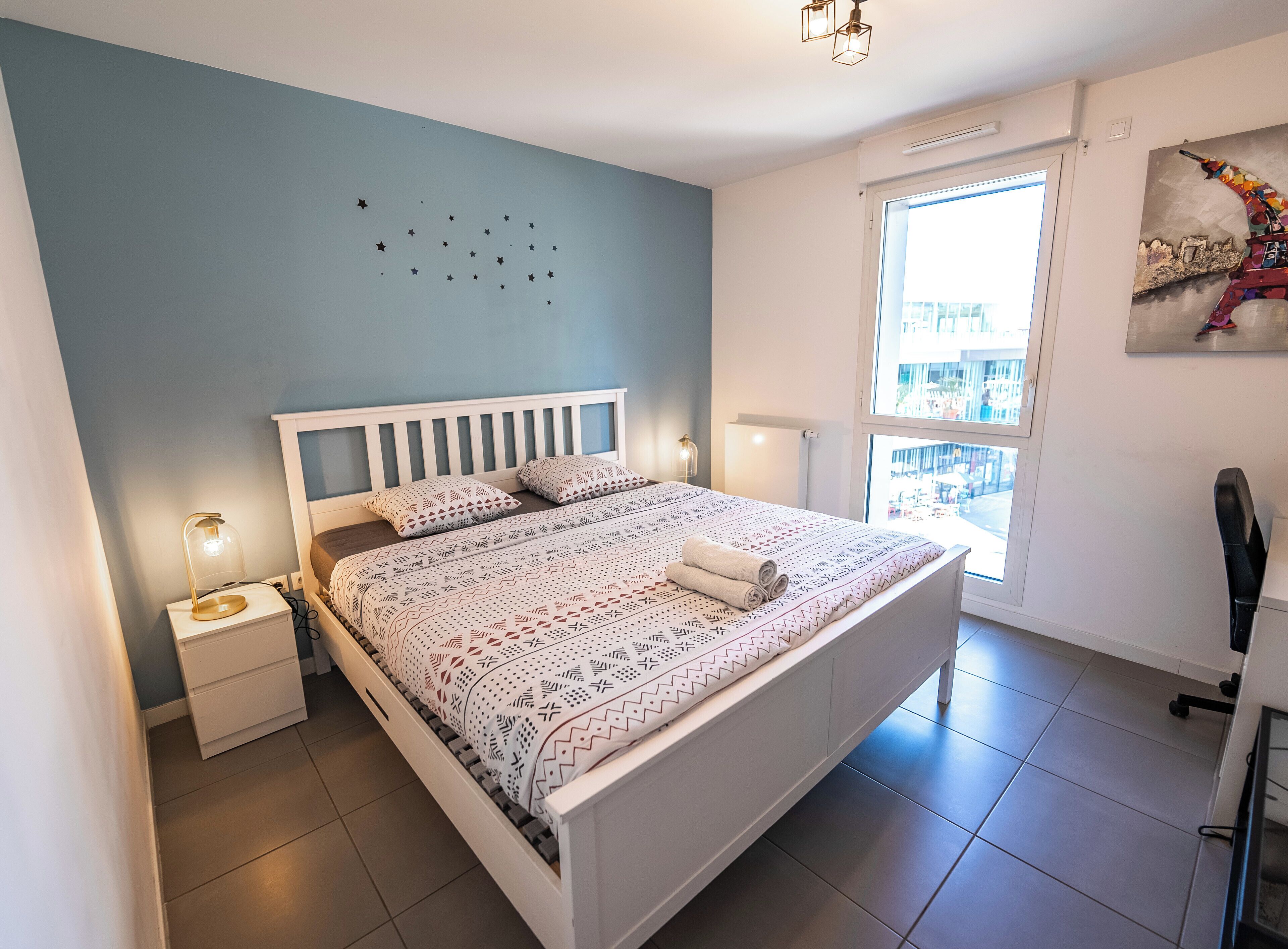 2 slaapkamers, een strijkplank/strijkijzer, wifi, beddengoed