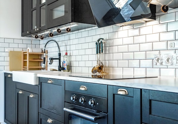 Køleskab, mikrobølgeovn, ovn, opvaskemaskine