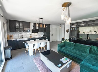 Bright Apartment Near the lake