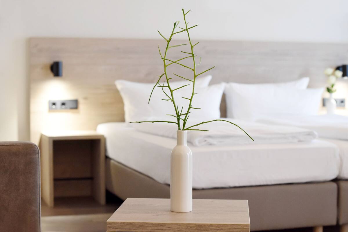 Grand Double Room | Hypo-allergenic bedding available, desk, laptop workspace, WiFi (free)