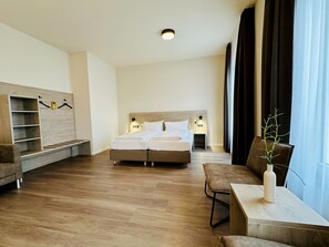 Junior Suite | Hypo-allergenic bedding, individually decorated, individually furnished - DiMas Hotel Ettenheim - Rust (Ettenheim)