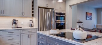 Newly renovated Dog-friendly Lakefront Getaway with Fenced in back yard