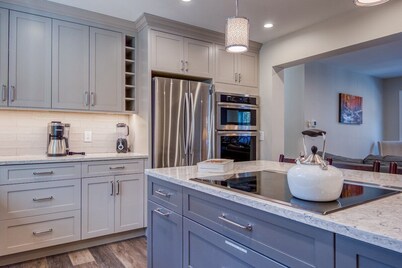 Newly renovated Dog-friendly Lakefront Getaway with Fenced in back yard