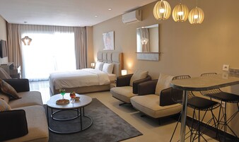 Deluxe Suite | Premium bedding, down comforters, Select Comfort beds, in-room safe