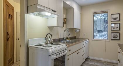 Ground level suite, updated kitchen, sauna and close to village and chairlifts.