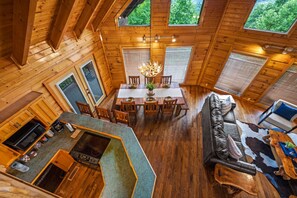 المنشأة من الداخل