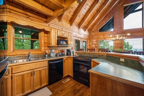 ثلاجة، ميكروويف، فرن، موقد طهي مسطح