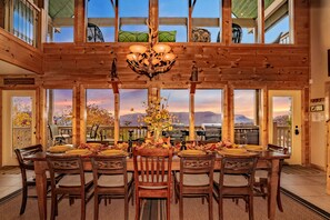 Dining - Tanasi Lodge - Weddings - Retreats - Gathering (Sevierville)