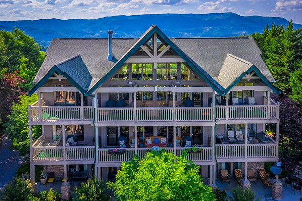 Exterior - Tanasi Lodge - Weddings - Retreats - Gathering (Sevierville)