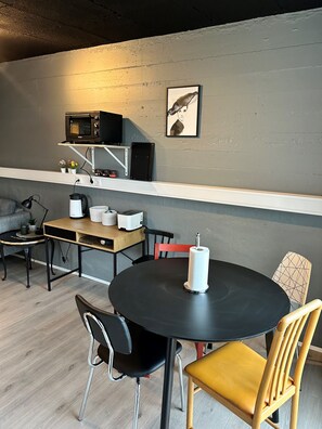 Dining - The Little Guesthouse Downtown - A beautiful family studio (Keflavík)