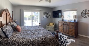 4 bedrooms, iron/ironing board, WiFi, bed sheets - Serenity now, full refund*, pool heat, sleeps 8 (Rotonda West)