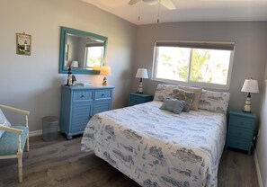 4 habitaciones, tabla de planchar con plancha, wifi y ropa de cama 