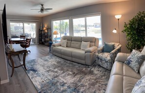 Televisión, libros y estéreo 