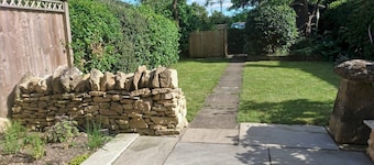 Pass the Keys | The Pippins a Cotswold cottage and garden parking