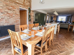 Dining - Meadowfields (Whitby)