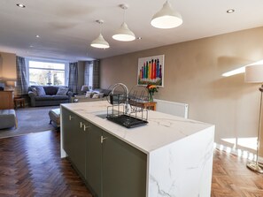 냉장고, 식기 세척기, 전기 주전자, 토스터