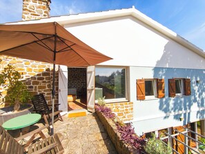 Outdoor dining - Santa Rita Valley House (Estoril)