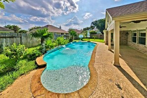 Pool - Charming 4BR Private Pool Oasis w/ King Bed Suite (Richmond)