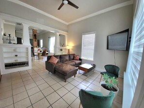 Living area - City Center Charm in San Antonio (San Antonio)