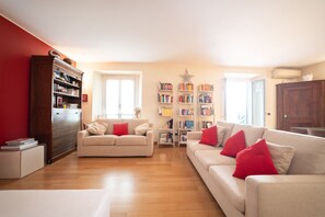 Living area - A Tiny Terrace in City Centre (Milano)