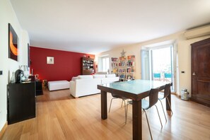 Interior - A Tiny Terrace in City Centre (Milano)