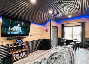 Smart TV, fireplace, books, printers - ❤️ New“Crazy Amazing LakeCabin”KingBeds-Lake-Sleeps17-Message Host for SPECIALS ❤️ (Sevierville)