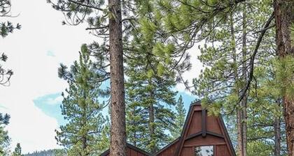 NORTHSTAR RESORT MTN CABIN: LAKE TAHOE, GOLF, POOL, PCKLBALL, SPAS, HIKING, EV+