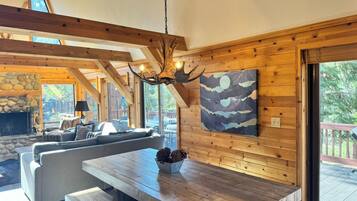 智能电视、壁炉、电子游戏、书