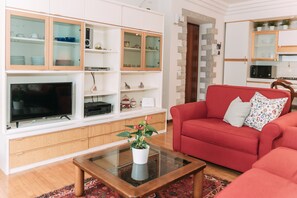 Una Smart TV, una chimenea