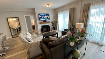 Smart TV, fireplace