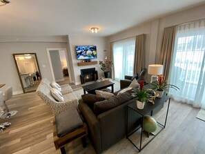 Smart TV y chimenea 